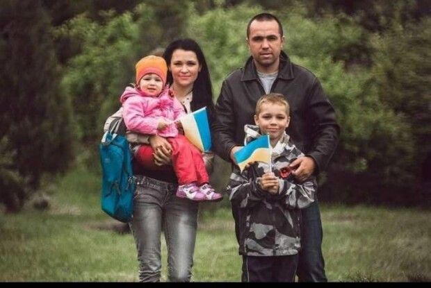 «Це міг бути кожен із нас, українців…»: стало відомо, кому належить рука з браслетами з Ізюма