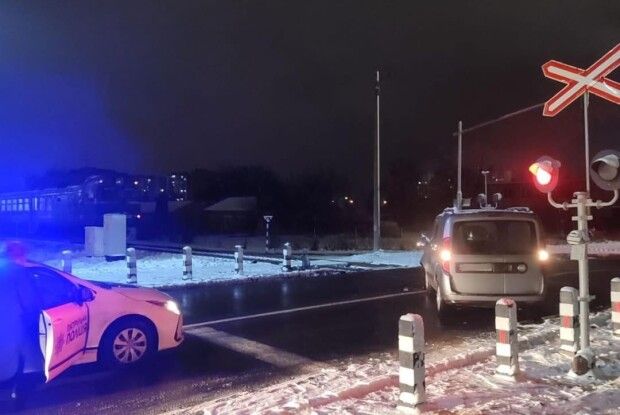 На Волині автівка зіткнулася з поїздом