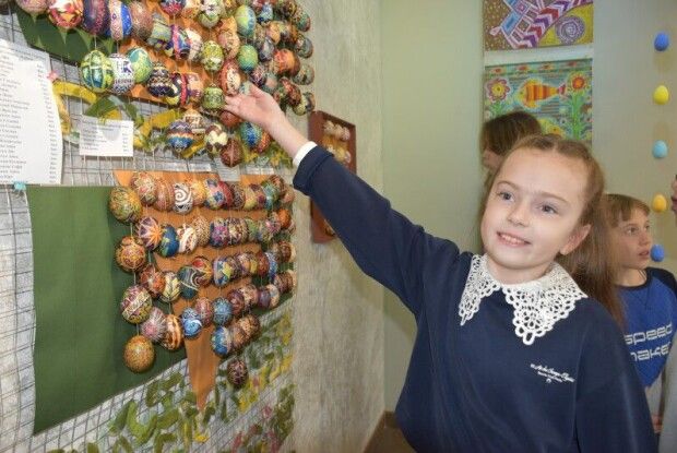1290 дитячих шедеврів: як юні митці відроджують писанкарство в Луцьку (Фото)