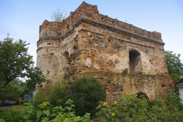 В Острозі повертають до життя Татарську надбрамну вежу