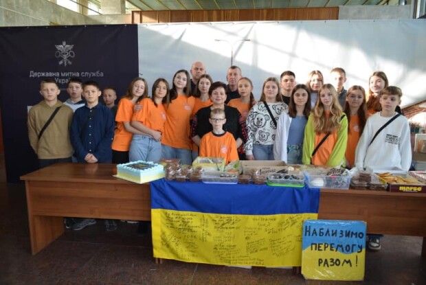 На Волинській митниці школярі влаштували благодійний ярмарок (Фото)