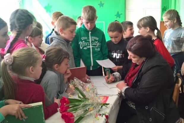 Лучанка Лариса Волошенюк читала горохівчанам свої вірші, оповідання і балади