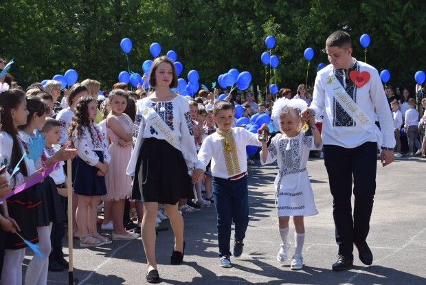 У Горохівській гімназії пролунав останній дзвоник (Фото)