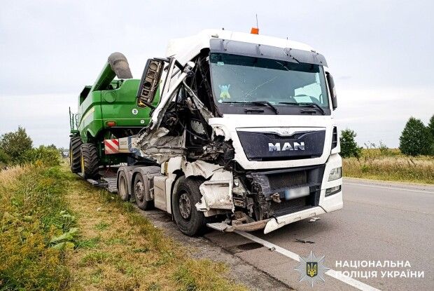 На Рівненщині троє дівчат у лікарні через масштабну ДТП