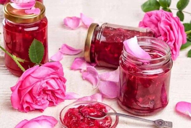 «Oн, бачиш, там питає дика рожа: «Чи я хороша?» (Найкращі рецепти варення)