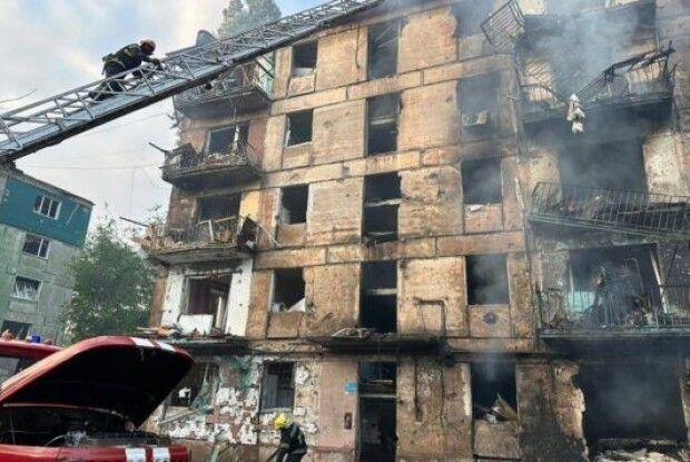 Вже є троє загиблих внаслідок влучання ракети в будинок у Кривому Розі 