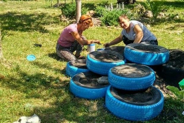 У Радехові біля школи спорудили клумбу