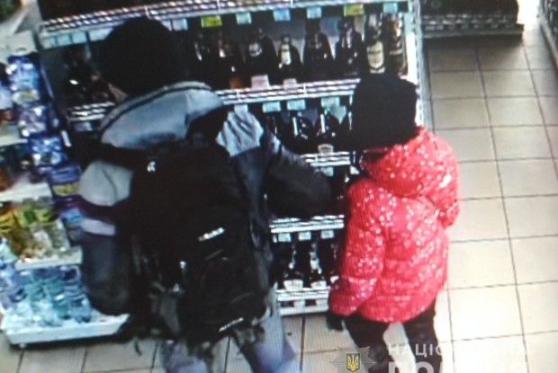 Рівнянин та його подруга вчинили крадіжку в костопільському магазині