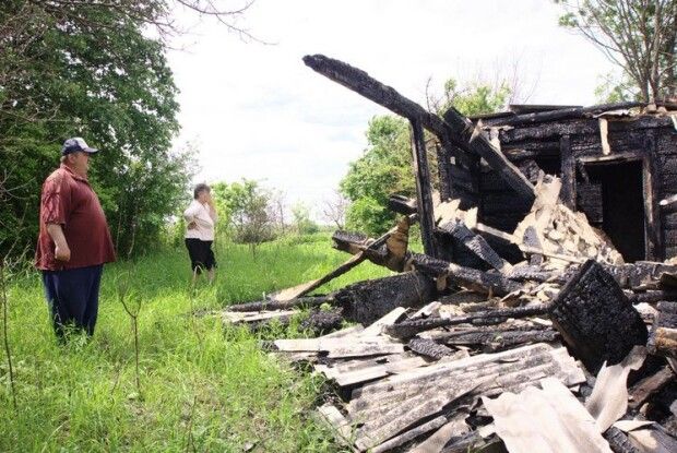 Від хати залишилися обгорілі стіни...