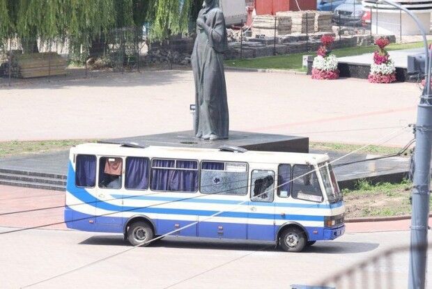 В автобусі є поранений, вагітна жінка і дитина, – «луцький» терорист журналістам