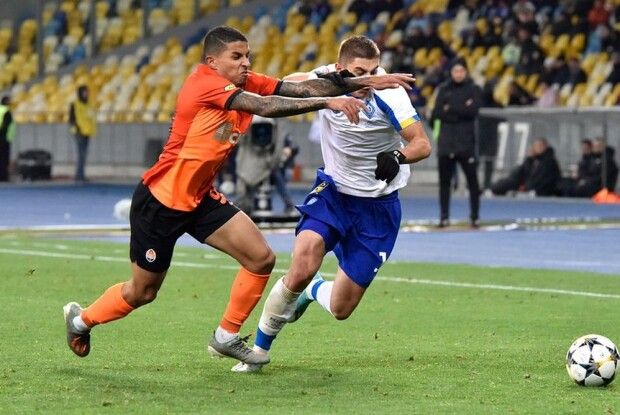 В Україні всі футболісти мусять носити гасло «Слава Україні» на формі (Фото)