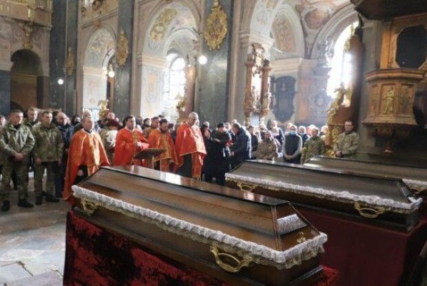 Непоправна втрата: У Львові попрощалися з трьома захисниками України (Фото)