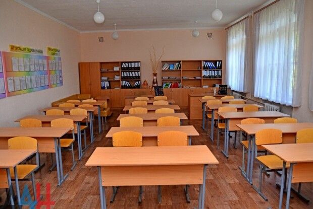 Вчителька «замінувала» школу, де раніше працювала