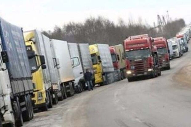 На волинському кордоні з Польщею утворився 20-кілометровий затор (оновлено)