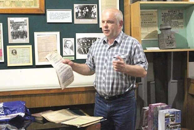 У 1912 році в Любомлі була фабрика гаманців