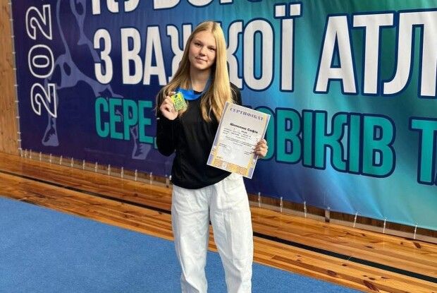 Юна спортсменка з Волині взяла «золото» на Кубку України з важкої атлетики 