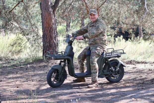 Волинському військовому виконувати бойові завдання допомагає електромопед