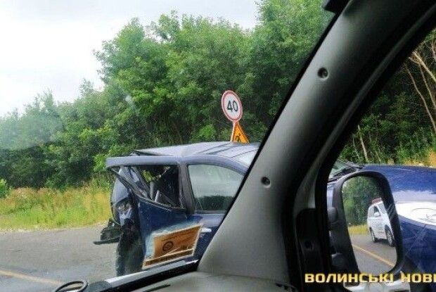 Біля Ковеля у зіткненні розтрощило дві автівки (Фото)