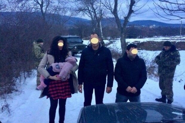 Троє нелегалів з немовлям намагалися потрапити до ЄС