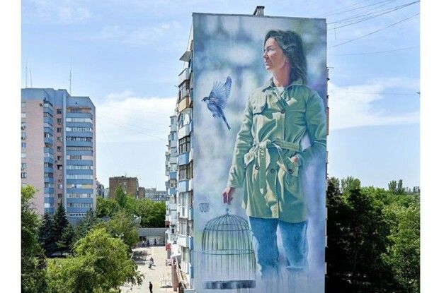 «Назустріч щастю»: пташка вирвалась із клітки