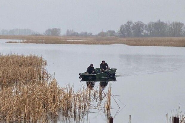 Рятувальники виловили з водойми тіло вагітної, яка пішла порибалити з чоловіком