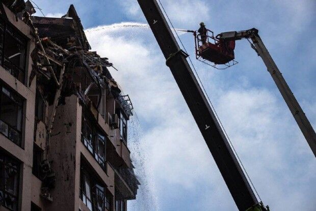 Розповіли про долю мешканців київського будинку, який ракетами розбомбили росіяни