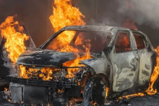 «Спалюй, тобі нічого не буде»: українські регіони охопили масові підпали військових авто
