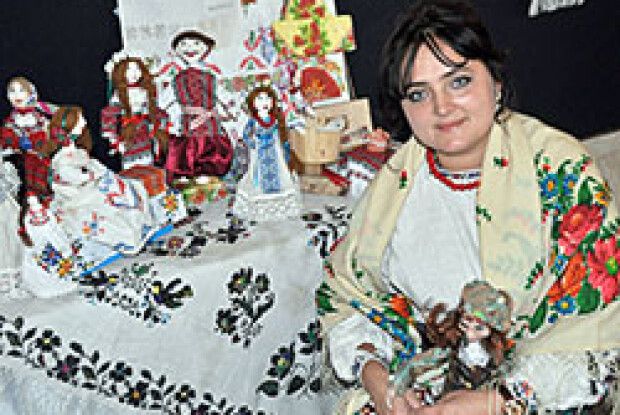 УДЕНЬ — СЛУЖИТЬ В АРМІЇ, УВЕЧЕРІ — СТВОРЮЄ ШЕДЕВРИ