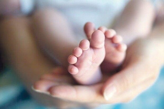 Народила дитину в брудному туалеті й викинула у вигрібну яму