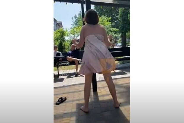 У Рівному оголена жінка танцювала перед студентами коледжу (Відео 18+)