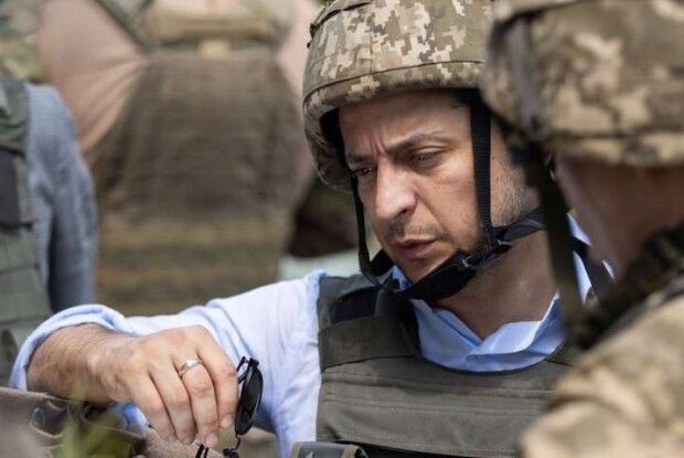 Сьогодні вранці Володимир Зеленський отримав есесмес-повідомлення: «На фронті – один поранений»