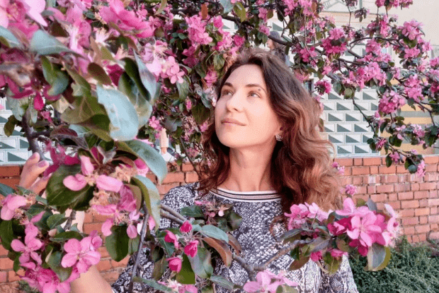 Волинянка продає свою картину, щоб купити ліки для військових полку «Азов» (Фото)