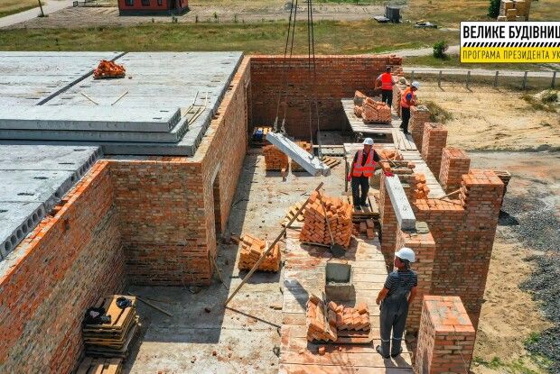 Будівництво школи на Волині показали з висоти польоту (Фото)