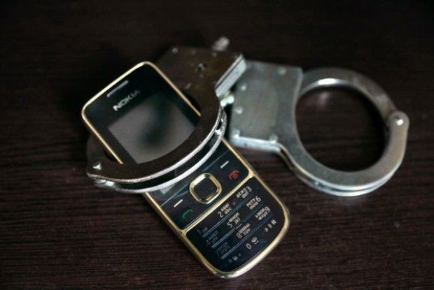 «Алло, дядьку, дай-но сюди свою «мобілу» – подзвонити треба!»: троє молодиків відібрали телефон у 51-річного рівнянина