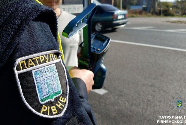 Рівненські патрульні нагадали 600 водіям-порушникам про швидкісний режим, далі штрафуватимуть