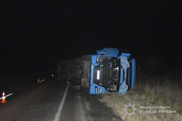 На Волині перекинулася вантажівка після зіткнення з велосипедом: є постраждалі