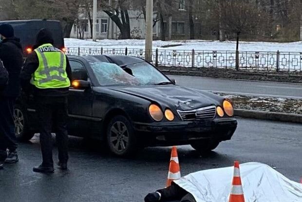 Євробляхер на шаленій швидкості влетів на пішохода. Тому відірвало голову ( Відео 18+)