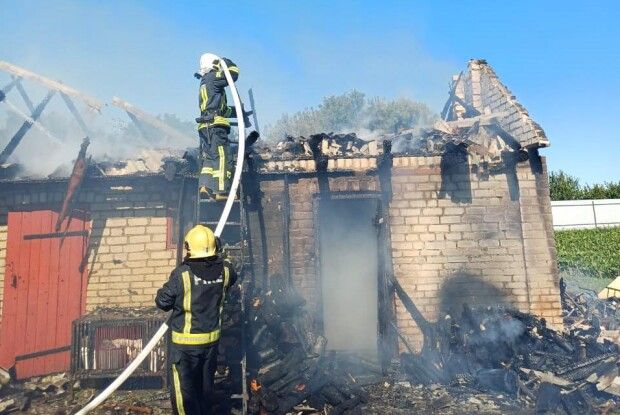 Три бригади рятувальників мчали на пожежу біля обласного центру Волині