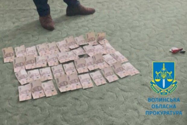 Посадовця Волинського облавтодору викрили на одержанні хабаря