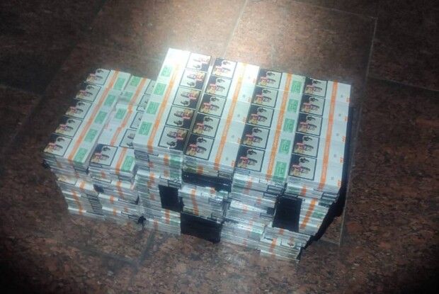 На волинській митниці службовий собака знайшов контрабандні сигарети у вантажному потягу