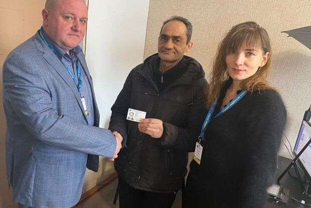 Житель Волині отримав свій перший паспорт у 48 років