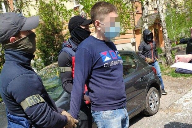 СБУ затримала начальника одного з відділів Рівненської міськради за хабар 2500 доларів