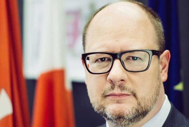 У Польщі мера Гданська зарізали на очах у сотень людей