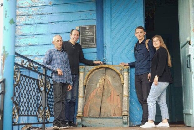 На горищі церкви на Волині знайшли давню ікону, в якій може бути прихована інша (Фото)