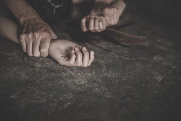 40-річний чоловік наколов наркотиками і зґвалтував 17-літню дівчину