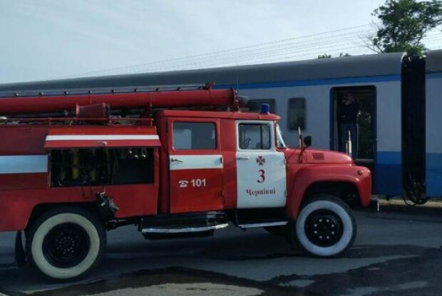 У Чернівцях пасажири дизель-поїзда вистрибували з вікон, рятуючись від задимлення