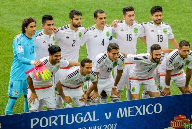 Збірна Мексики з футболу розважилася з трьома десятками повій