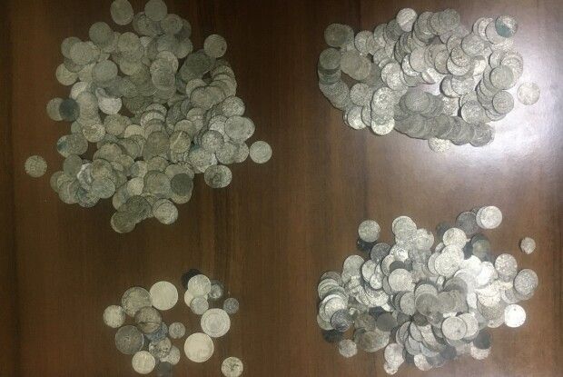 Волинські митники попередили вивезення до Польщі понад 700 старовинних монет