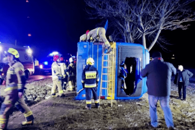 У Польщі автобус, що прямував з України, вилетів у кювет і перекинувся: з'ясувалися подробиці (Фото)