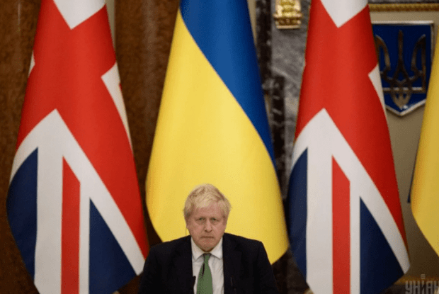 Борис Джонсон запропонував провести Євро-2028 з футболу в Україні